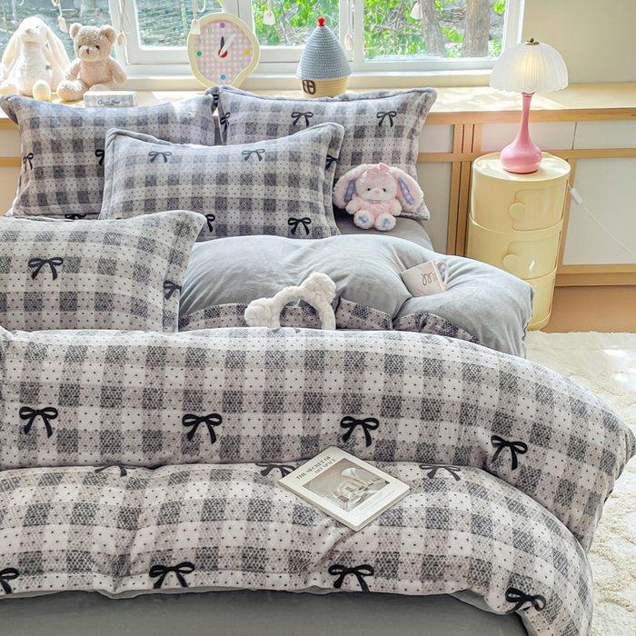 91家纺网 家纺一手货源 找家纺 典曼家纺 2025新款加厚保暖双面牛奶绒四件套 方糖蝴蝶结