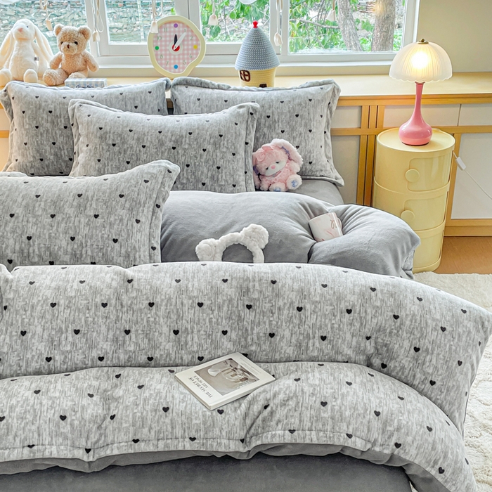 91家纺网 家纺一手货源 找家纺 典曼家纺 2025新款加厚保暖双面牛奶绒四件套 心动-灰