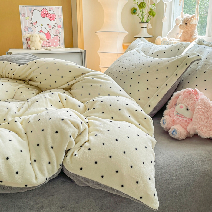 91家纺网 家纺一手货源 找家纺 典曼家纺 2025新款加厚保暖双面牛奶绒四件套 小点点