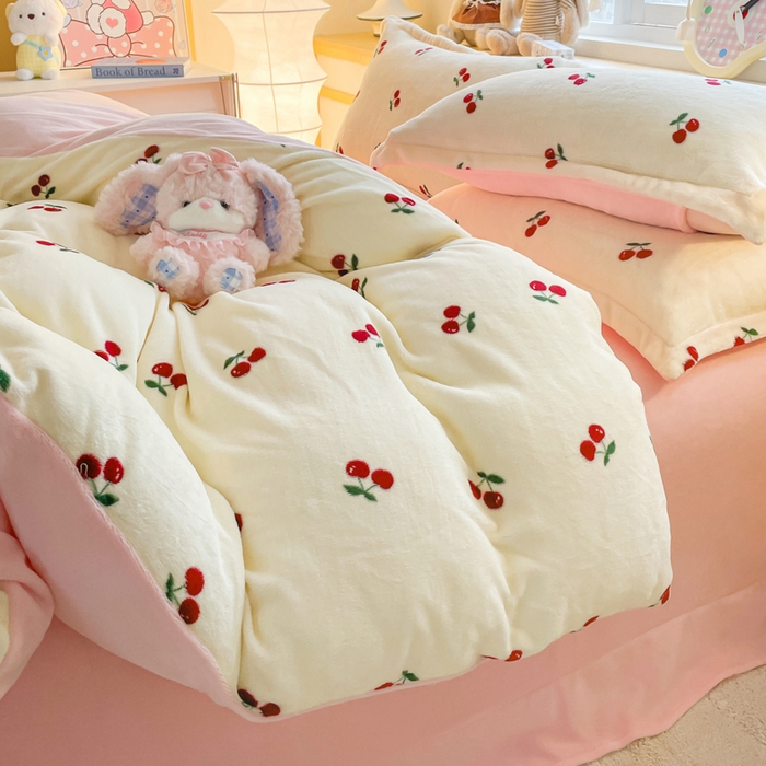 91家纺网 家纺一手货源 找家纺 典曼家纺 2025新款加厚保暖双面牛奶绒四件套 樱桃派