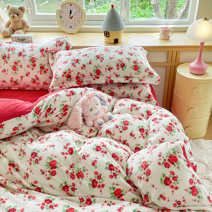 91家纺网 家纺一手货源 找家纺 典曼家纺 2025新款加厚保暖双面牛奶绒四件套 花妖- 白