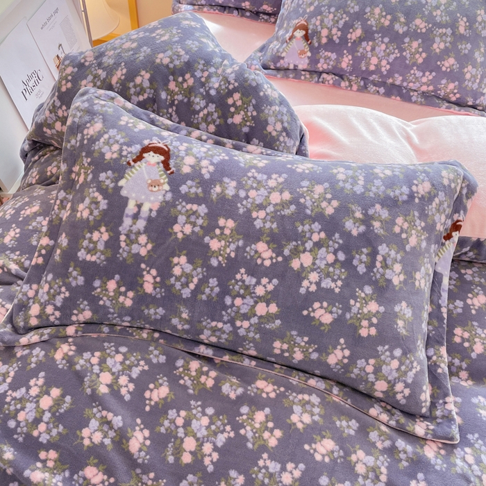 91家纺网 家纺一手货源 找家纺 典曼家纺 2025新款加厚保暖双面牛奶绒四件套 爱丽丝花园