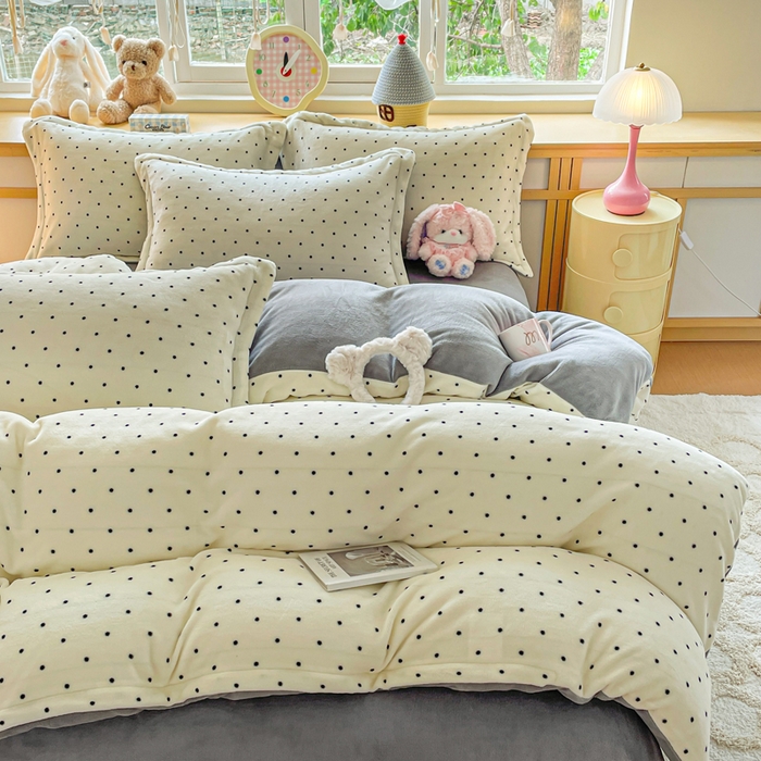 91家纺网 家纺一手货源 找家纺 典曼家纺 2025新款加厚保暖双面牛奶绒四件套 小点点