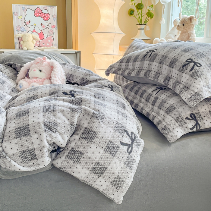 91家纺网 家纺一手货源 找家纺 典曼家纺 2025新款加厚保暖双面牛奶绒四件套 方糖蝴蝶结