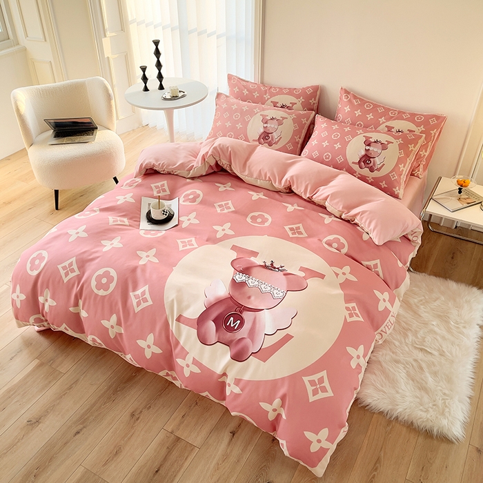 91家纺网 家纺一手货源 找家纺 色鬼布艺高端家居主号 2025秋冬新款网红款水洗棉四季款四件套 天使熊-粉