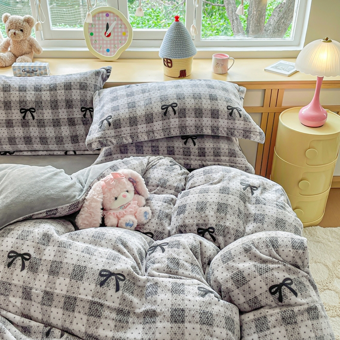 91家纺网 家纺一手货源 找家纺 典曼家纺 2025新款加厚保暖双面牛奶绒四件套 方糖蝴蝶结