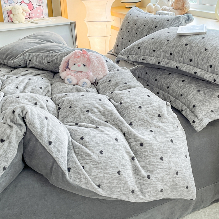 91家纺网 家纺一手货源 找家纺 典曼家纺 2025新款加厚保暖双面牛奶绒四件套 心动-灰