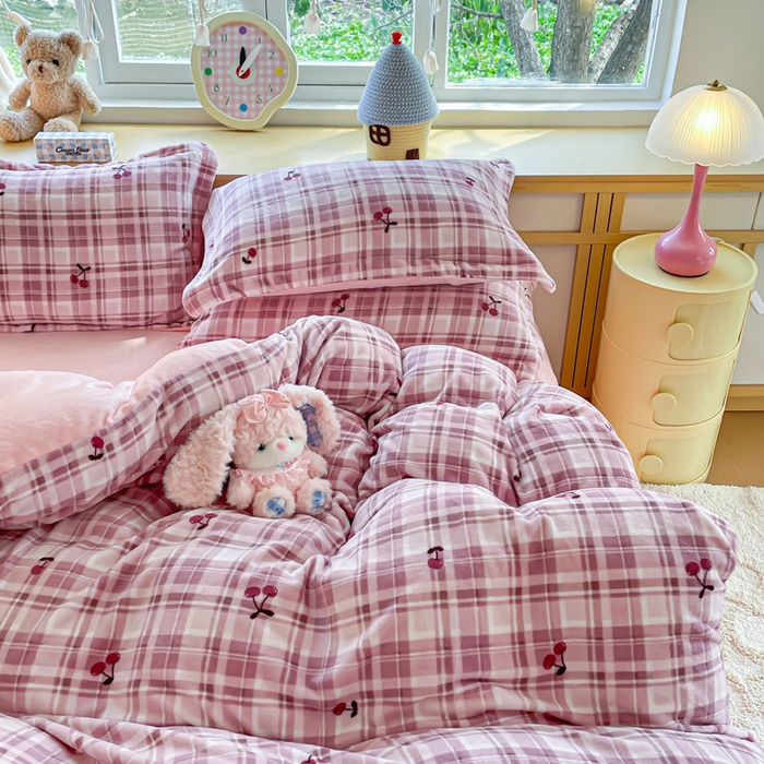 91家纺网 家纺一手货源 找家纺 典曼家纺 2025新款加厚保暖双面牛奶绒四件套 樱桃红