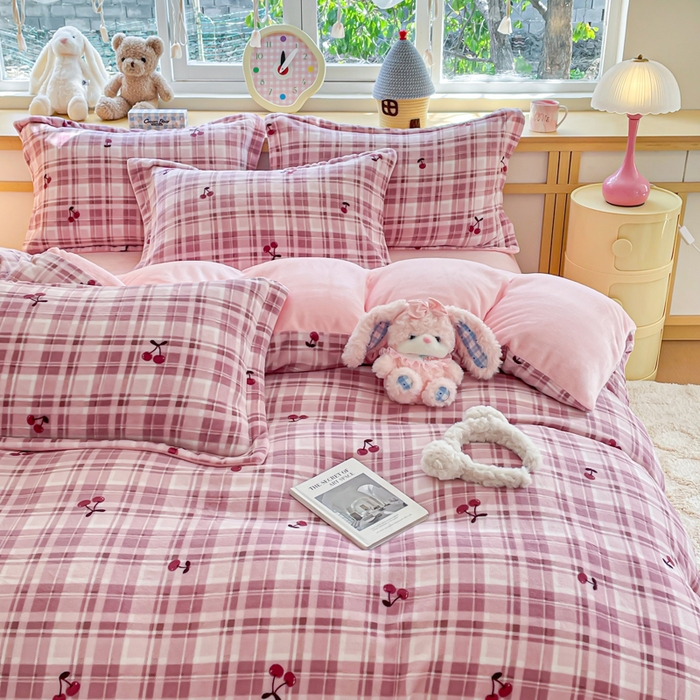 91家纺网 家纺一手货源 找家纺 典曼家纺 2025新款加厚保暖双面牛奶绒四件套 樱桃红