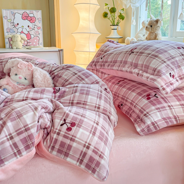 91家纺网 家纺一手货源 找家纺 典曼家纺 2025新款加厚保暖双面牛奶绒四件套 樱桃红