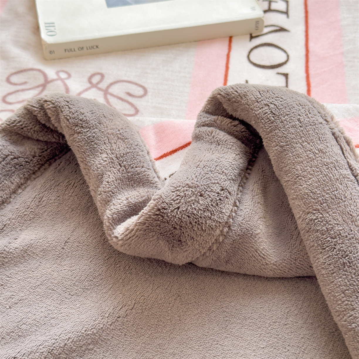 91家纺网 家纺一手货源 找家纺 慕木家纺 2025新款高克重印花牛奶绒云锦绒双层毛毯毛毯毯子（可供跨境提供买家秀） 双层毛毯-蝶舞飞+灰