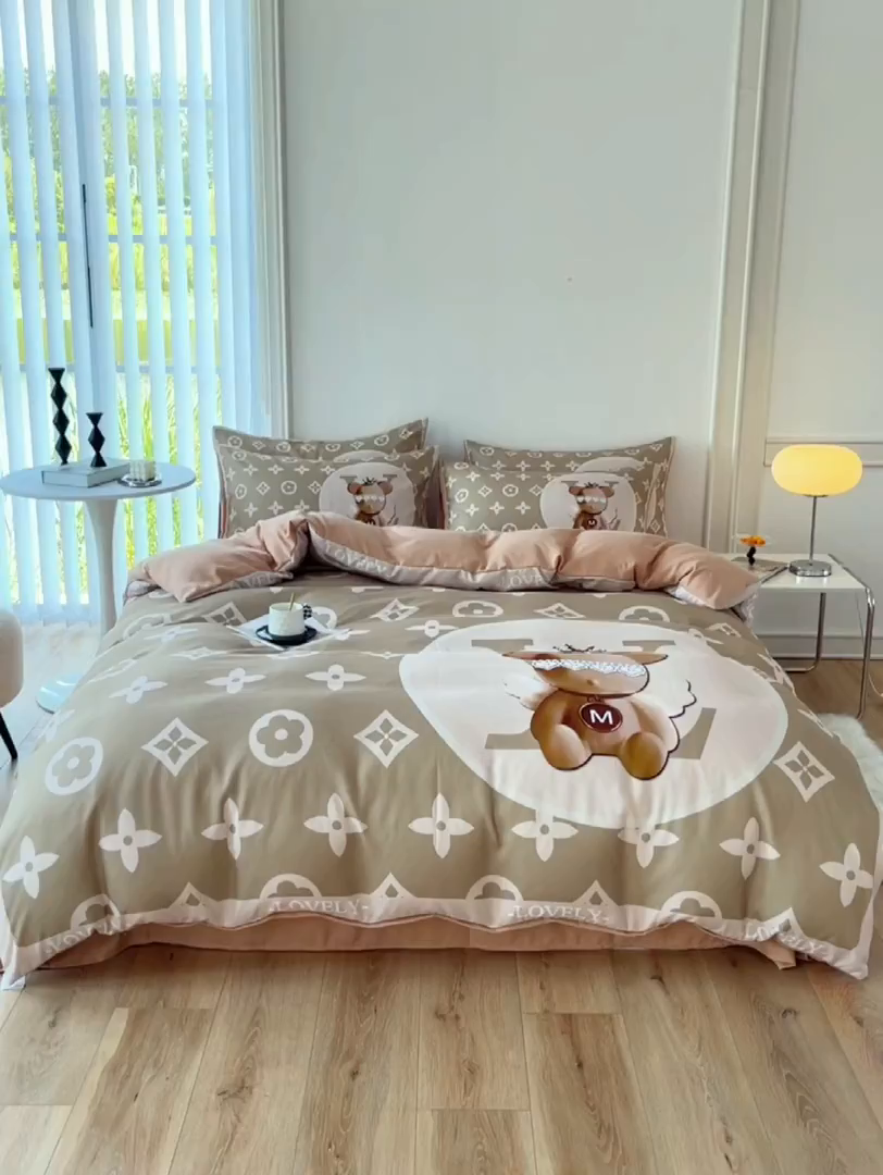 91家纺网 家纺一手货源 找家纺 色鬼布艺高端家居主号 2025秋冬新款网红款水洗棉四季款四件套 天使熊-咖