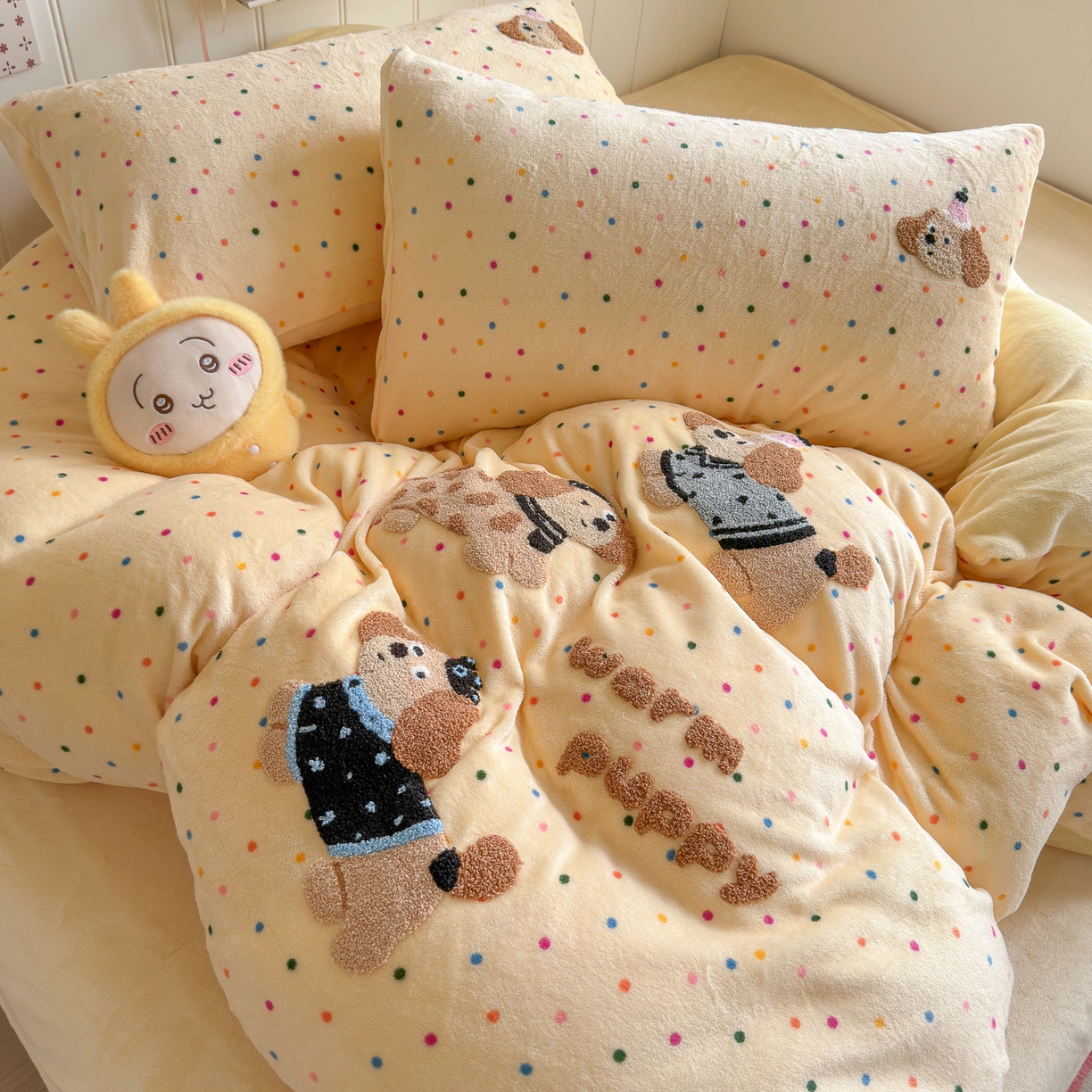 91家纺网 家纺一手货源 找家纺 优卡迪家纺馆 2025新款牛奶绒毛巾绣四件套 下载文件包含买家秀 波点旺旺-奶黄