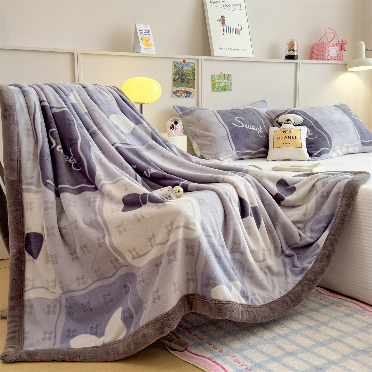 91家纺网 家纺一手货源 找家纺 慕木家纺 2025新款高克重印花牛奶绒云锦绒双层毛毯毛毯毯子（可供跨境提供买家秀） 双层毛毯-芊芊情-灰