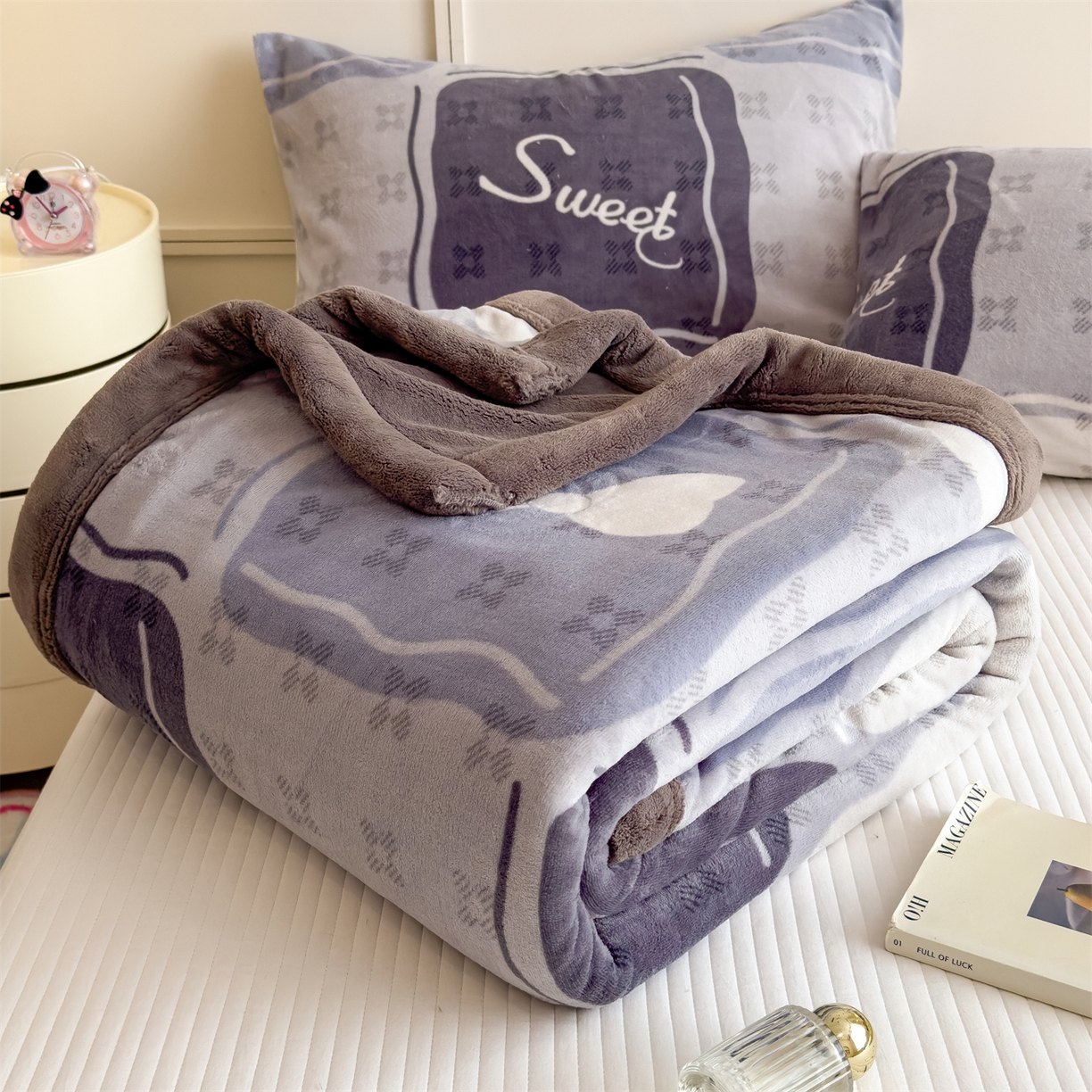 91家纺网 家纺一手货源 找家纺 慕木家纺 2025新款高克重印花牛奶绒云锦绒双层毛毯毛毯毯子（可供跨境提供买家秀） 双层毛毯-芊芊情-灰