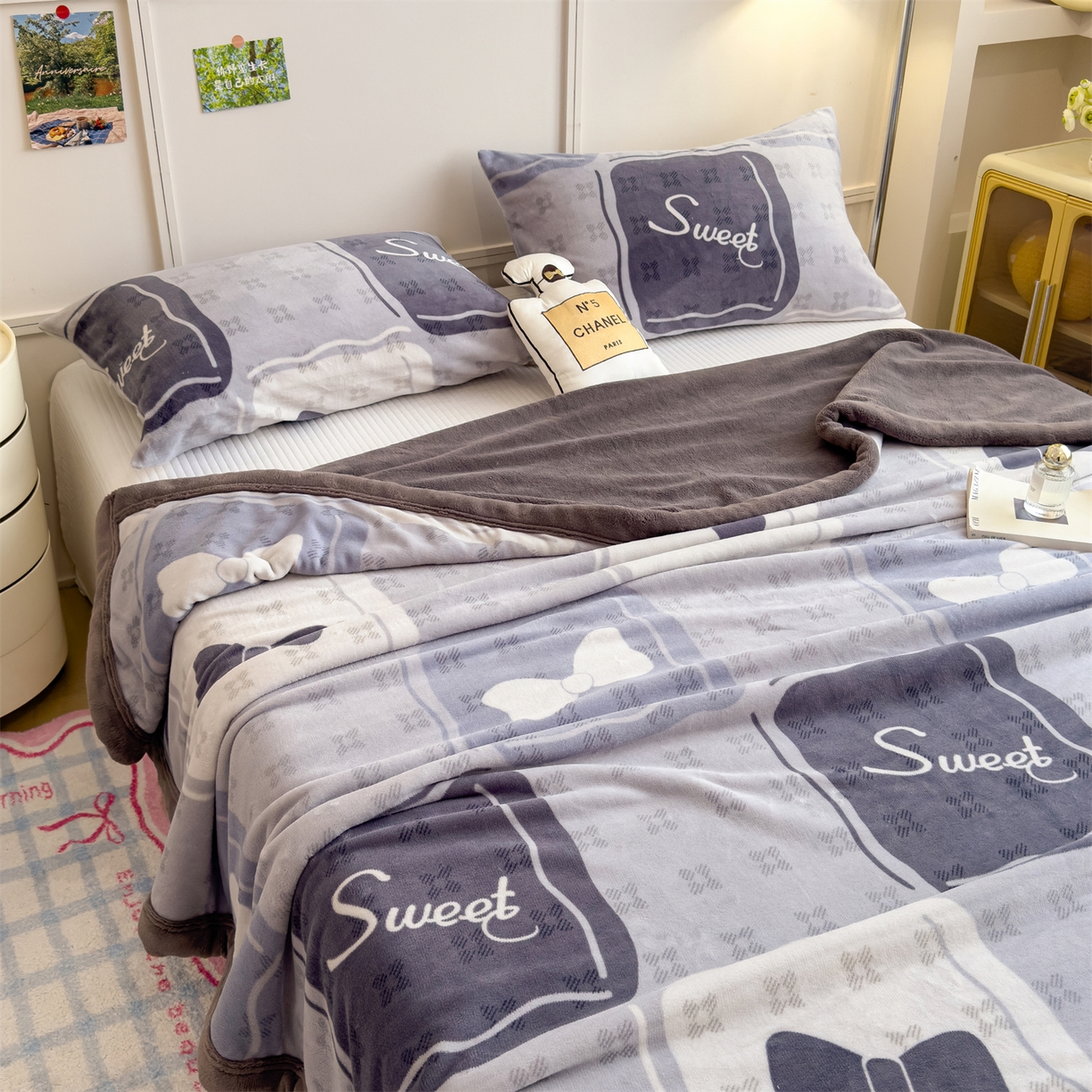 91家纺网 家纺一手货源 找家纺 慕木家纺 2025新款高克重印花牛奶绒云锦绒双层毛毯毛毯毯子（可供跨境提供买家秀） 双层毛毯-芊芊情-灰