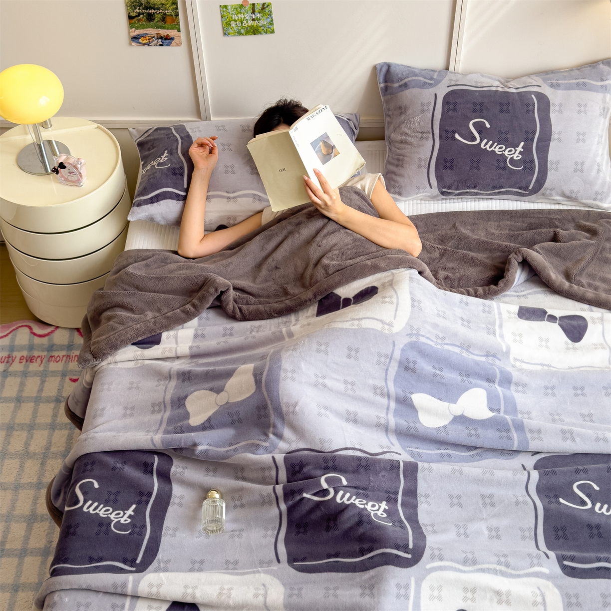 91家纺网 家纺一手货源 找家纺 慕木家纺 2025新款高克重印花牛奶绒云锦绒双层毛毯毛毯毯子（可供跨境提供买家秀） 双层毛毯-芊芊情-灰