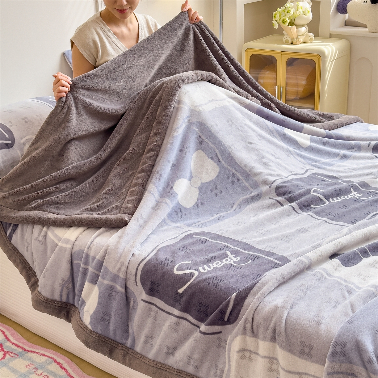 91家纺网 家纺一手货源 找家纺 慕木家纺 2025新款高克重印花牛奶绒云锦绒双层毛毯毛毯毯子（可供跨境提供买家秀） 双层毛毯-芊芊情-灰