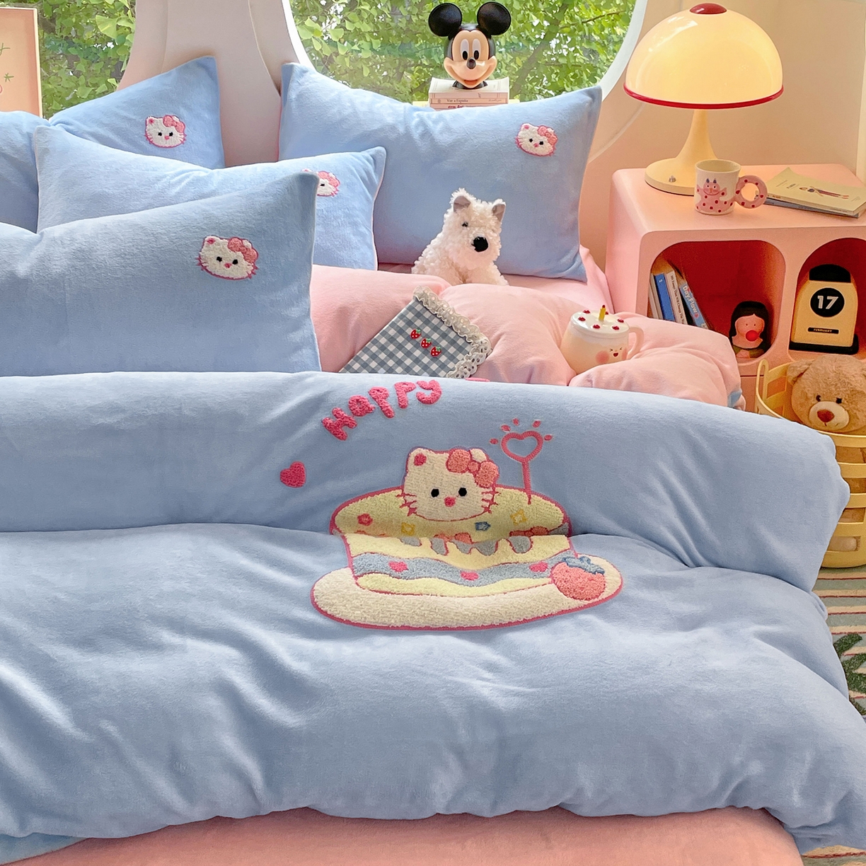 91家纺网 家纺一手货源 找家纺 优卡迪家纺馆 2025新款牛奶绒毛巾绣四件套 下载文件包含买家秀 蛋糕猫-天蓝