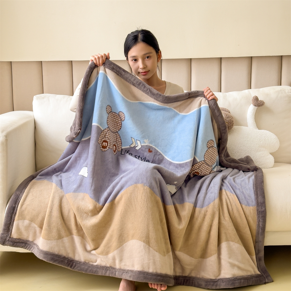 91家纺网 家纺一手货源 找家纺 慕木家纺 2025新款高克重印花牛奶绒云锦绒双层毛毯毛毯毯子（可供跨境提供买家秀） 双层毛毯-波浪熊+灰