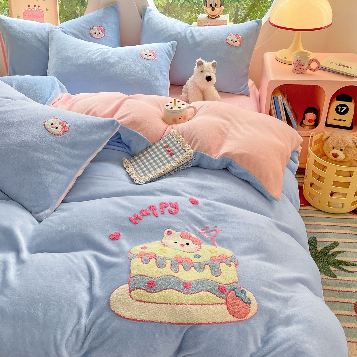 91家纺网 家纺一手货源 找家纺 优卡迪家纺馆 2025新款牛奶绒毛巾绣四件套 下载文件包含买家秀 蛋糕猫-天蓝