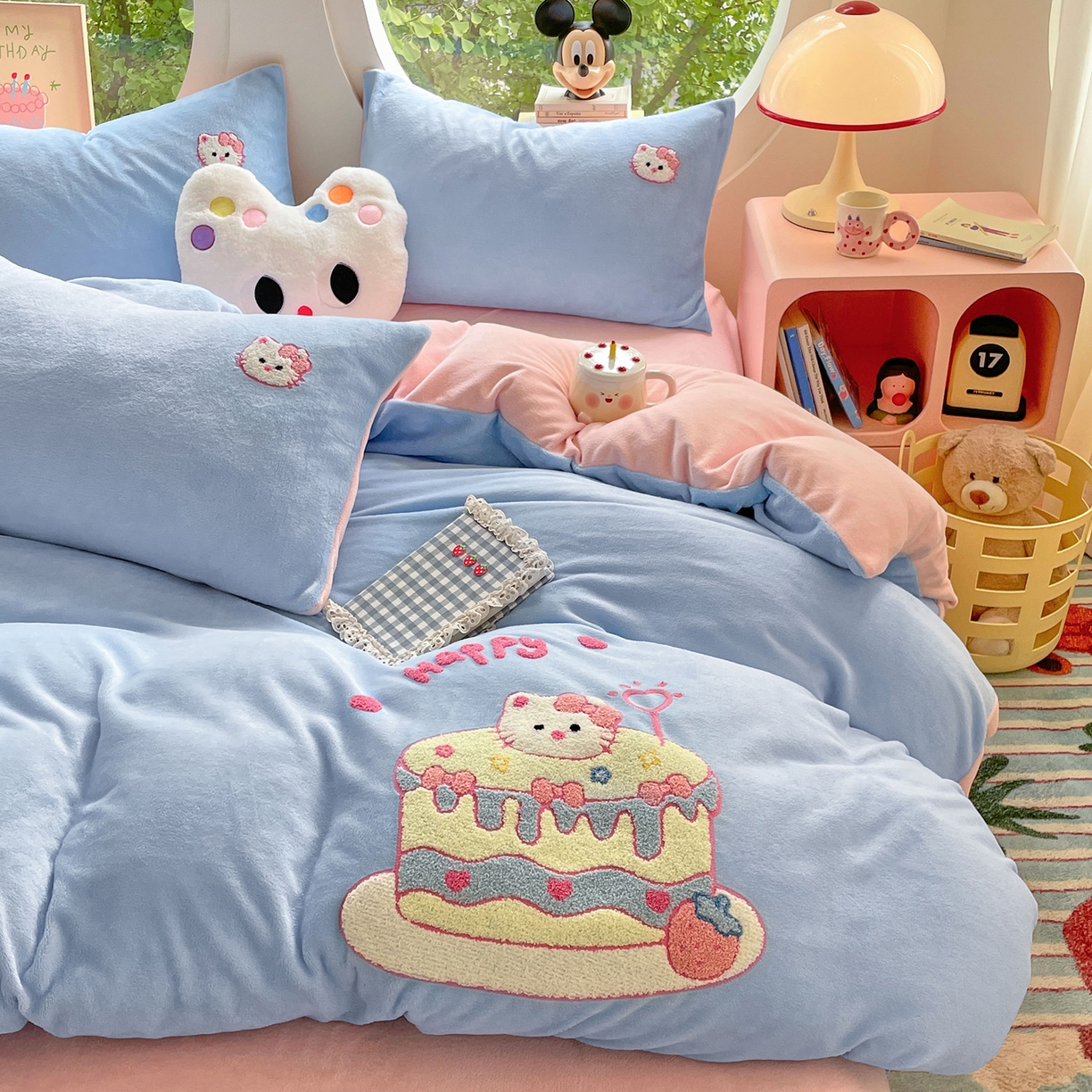 91家纺网 家纺一手货源 找家纺 优卡迪家纺馆 2025新款牛奶绒毛巾绣四件套 下载文件包含买家秀 蛋糕猫-天蓝