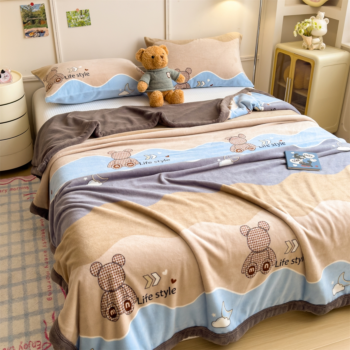 91家纺网 家纺一手货源 找家纺 慕木家纺 2025新款高克重印花牛奶绒云锦绒双层毛毯毛毯毯子（可供跨境提供买家秀） 双层毛毯-波浪熊+灰