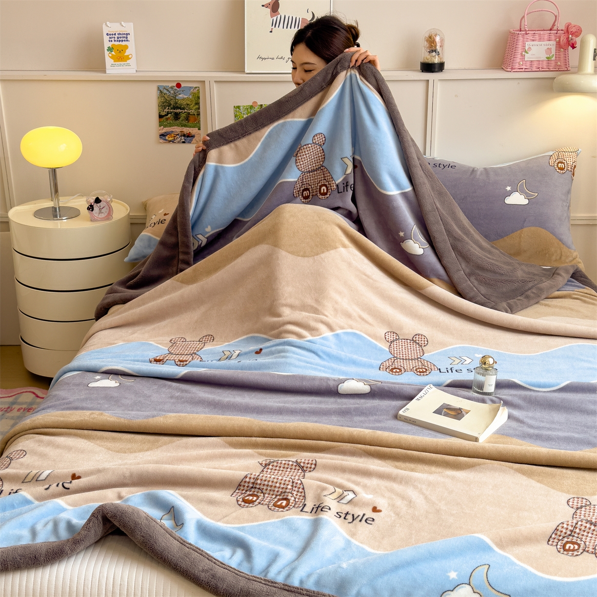91家纺网 家纺一手货源 找家纺 慕木家纺 2025新款高克重印花牛奶绒云锦绒双层毛毯毛毯毯子（可供跨境提供买家秀） 双层毛毯-波浪熊+灰