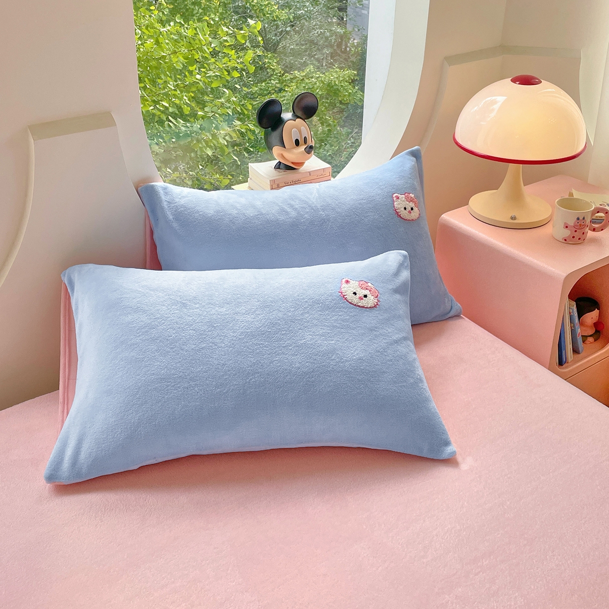 91家纺网 家纺一手货源 找家纺 优卡迪家纺馆 2025新款牛奶绒毛巾绣四件套 下载文件包含买家秀 蛋糕猫-天蓝