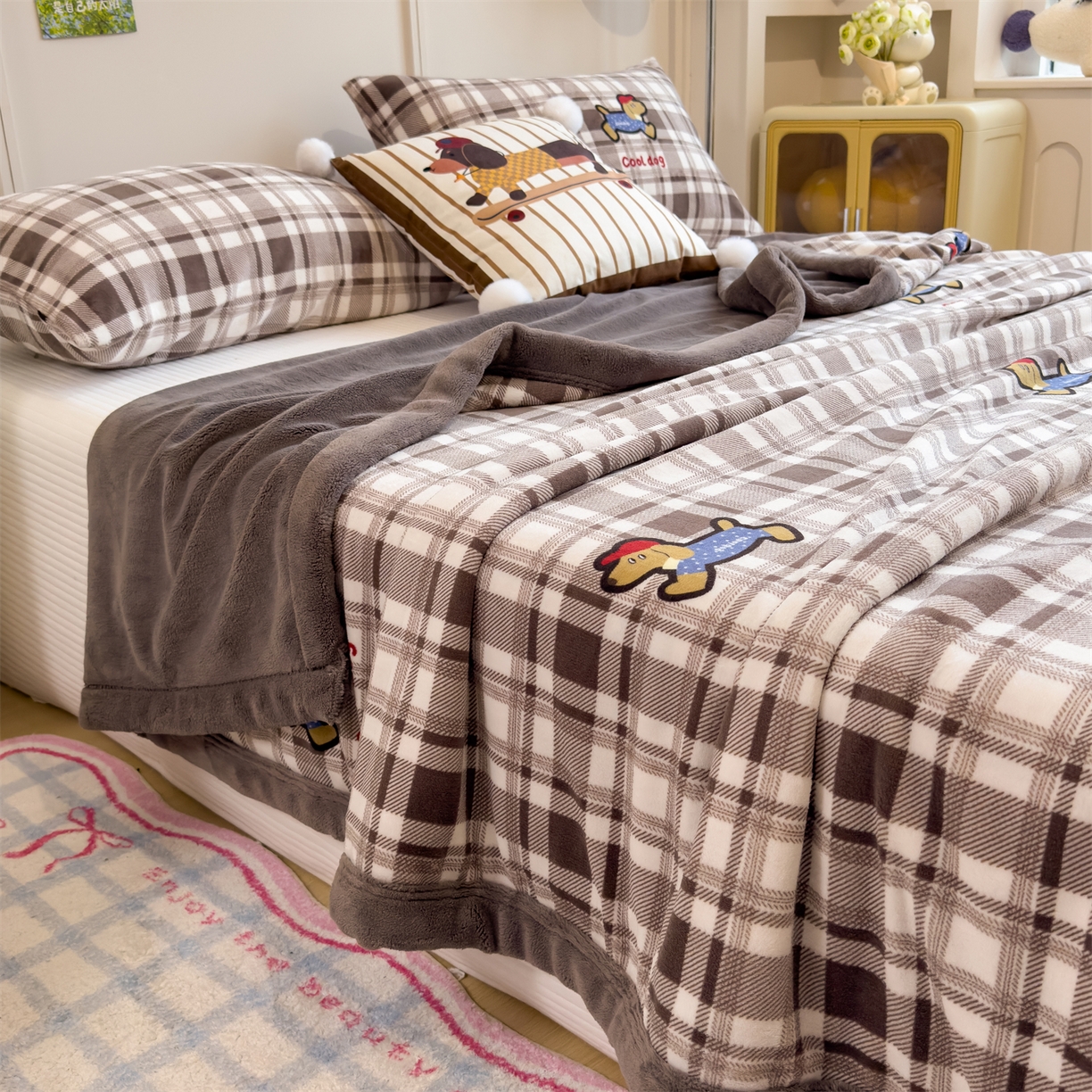 91家纺网 家纺一手货源 找家纺 慕木家纺 2025新款高克重印花牛奶绒云锦绒双层毛毯毛毯毯子（可供跨境提供买家秀） 双层毛毯-波波狗+灰