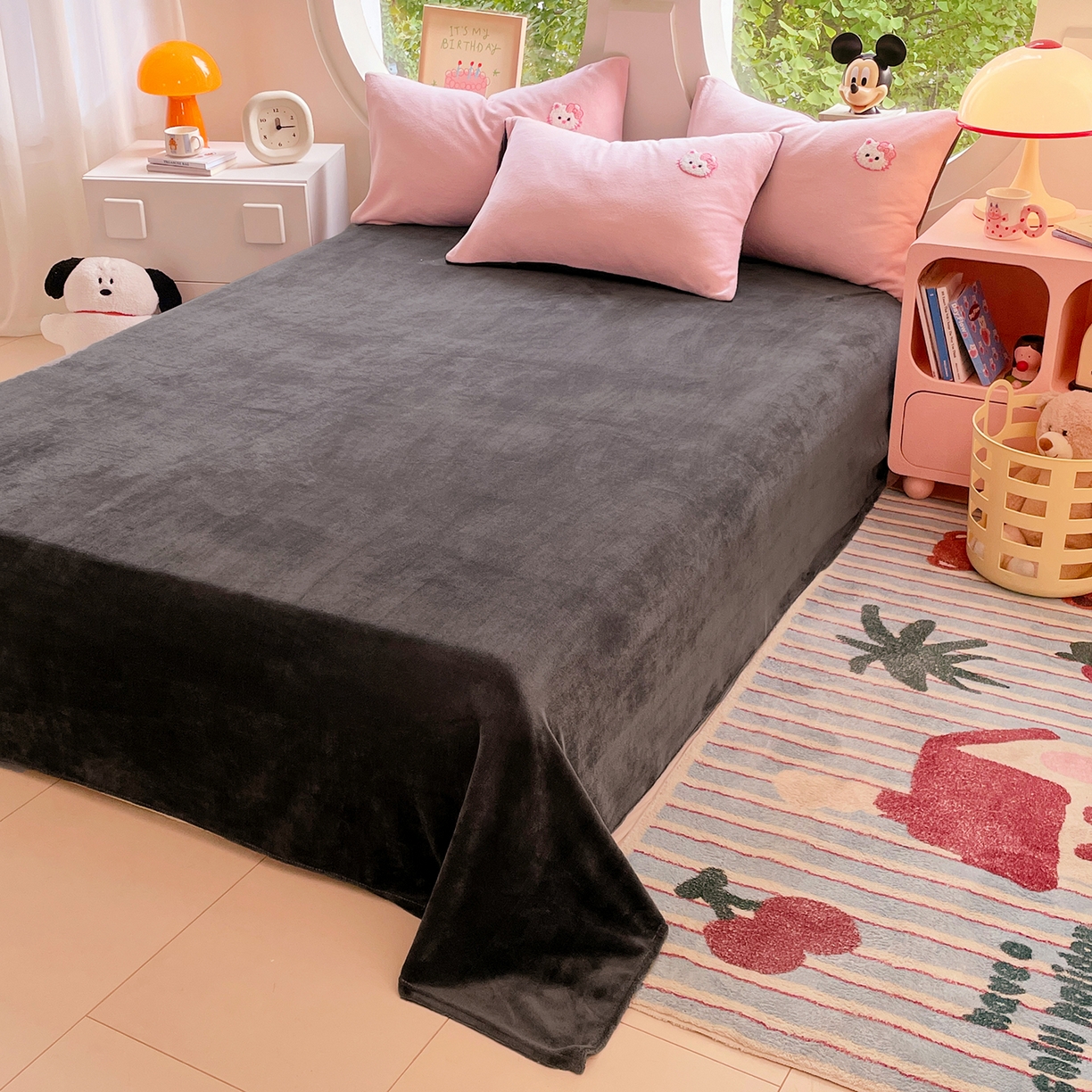 91家纺网 家纺一手货源 找家纺 优卡迪家纺馆 2025新款牛奶绒毛巾绣四件套 下载文件包含买家秀 蛋糕猫-玉粉