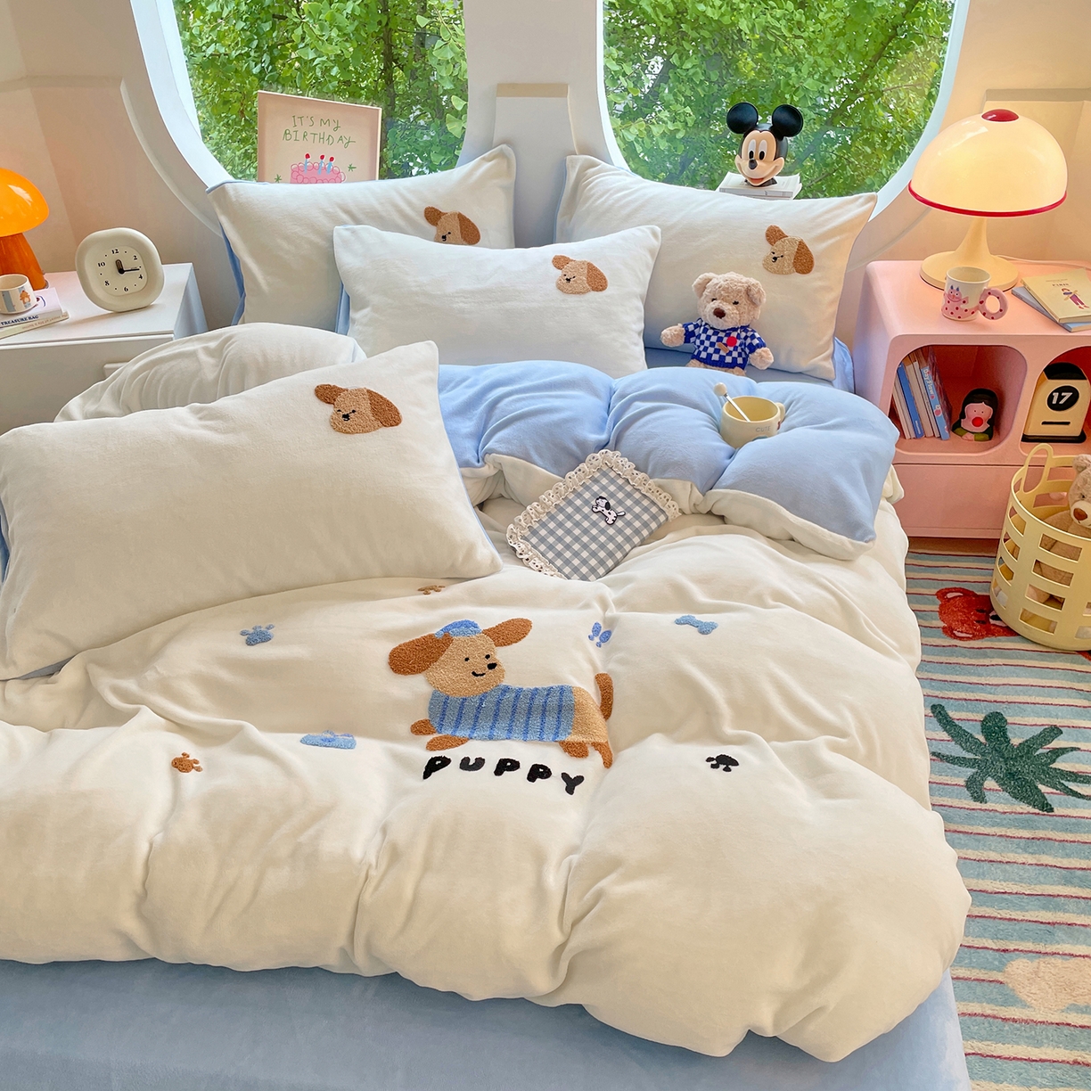 91家纺网 家纺一手货源 找家纺 优卡迪家纺馆 2025新款牛奶绒毛巾绣四件套 下载文件包含买家秀 好运狗-奶白