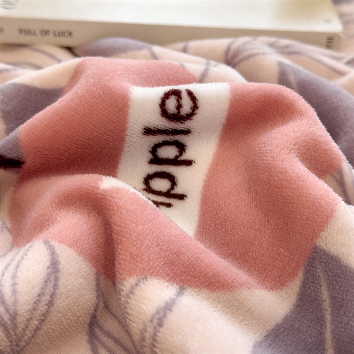 91家纺网 家纺一手货源 找家纺 慕木家纺 2025新款高克重印花牛奶绒云锦绒双层毛毯毛毯毯子（可供跨境提供买家秀） 双层毛毯-伦伯特+灰