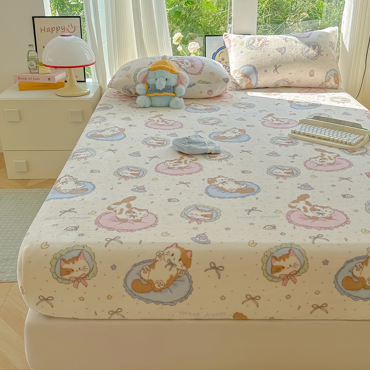 91家纺网 家纺一手货源 找家纺 沐芷 2025 加厚高克重牛奶绒床笠单件/床笠三件套  床笠款床罩床垫保护套罩 【绒】猫咪礼物