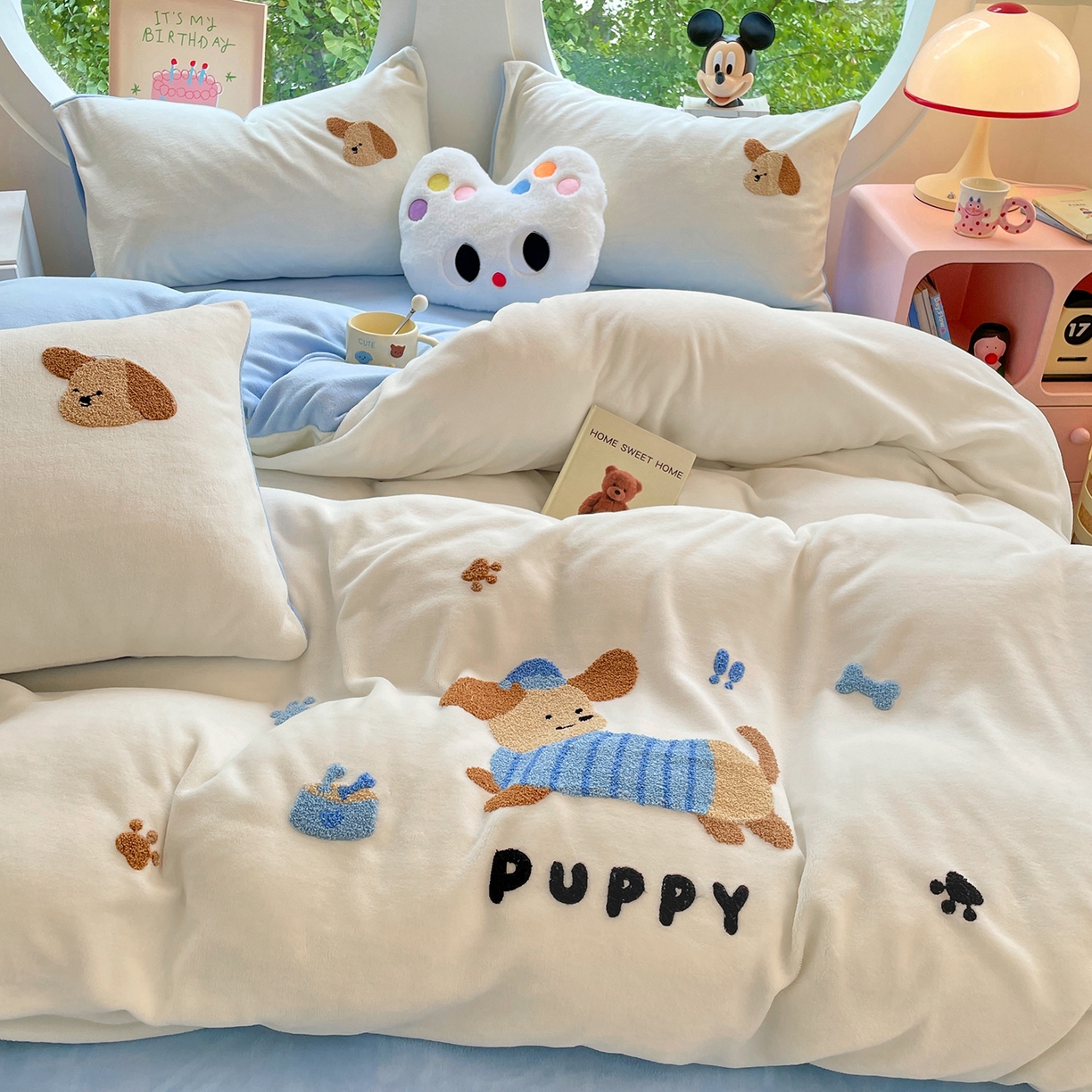 91家纺网 家纺一手货源 找家纺 优卡迪家纺馆 2025新款牛奶绒毛巾绣四件套 下载文件包含买家秀 好运狗-奶白