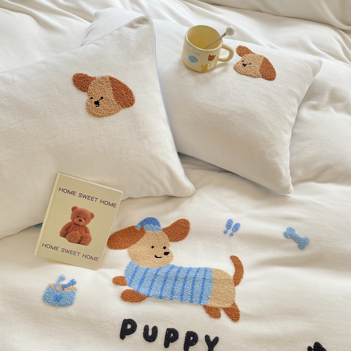 91家纺网 家纺一手货源 找家纺 优卡迪家纺馆 2025新款牛奶绒毛巾绣四件套 下载文件包含买家秀 好运狗-奶白