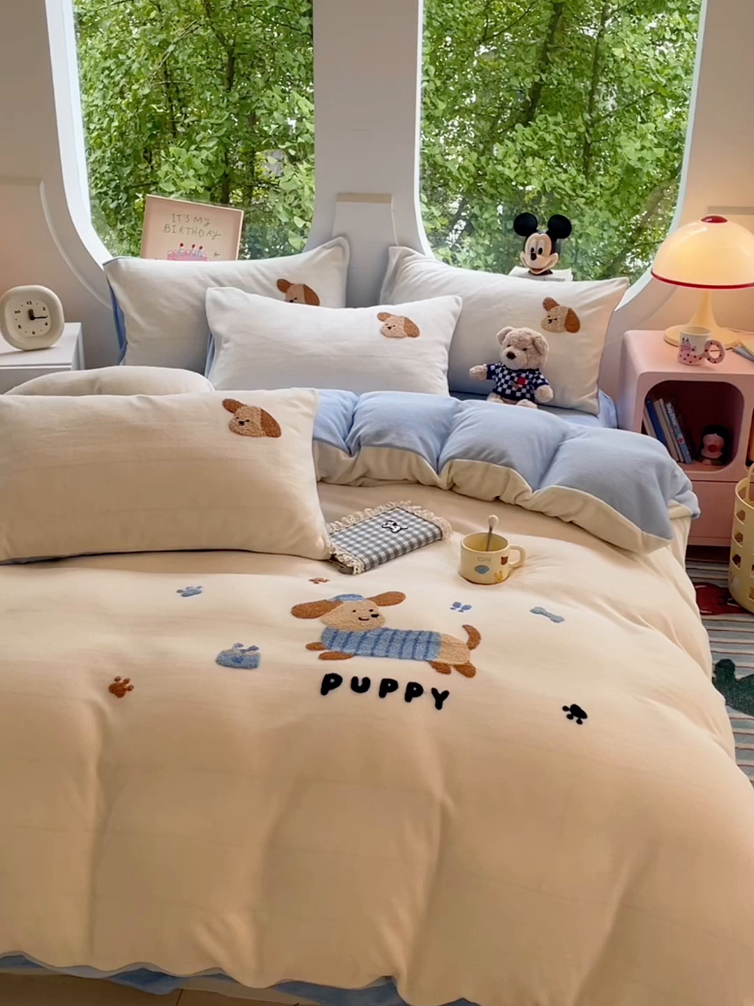 91家纺网 家纺一手货源 找家纺 优卡迪家纺馆 2025新款牛奶绒毛巾绣四件套 下载文件包含买家秀 好运狗-奶白