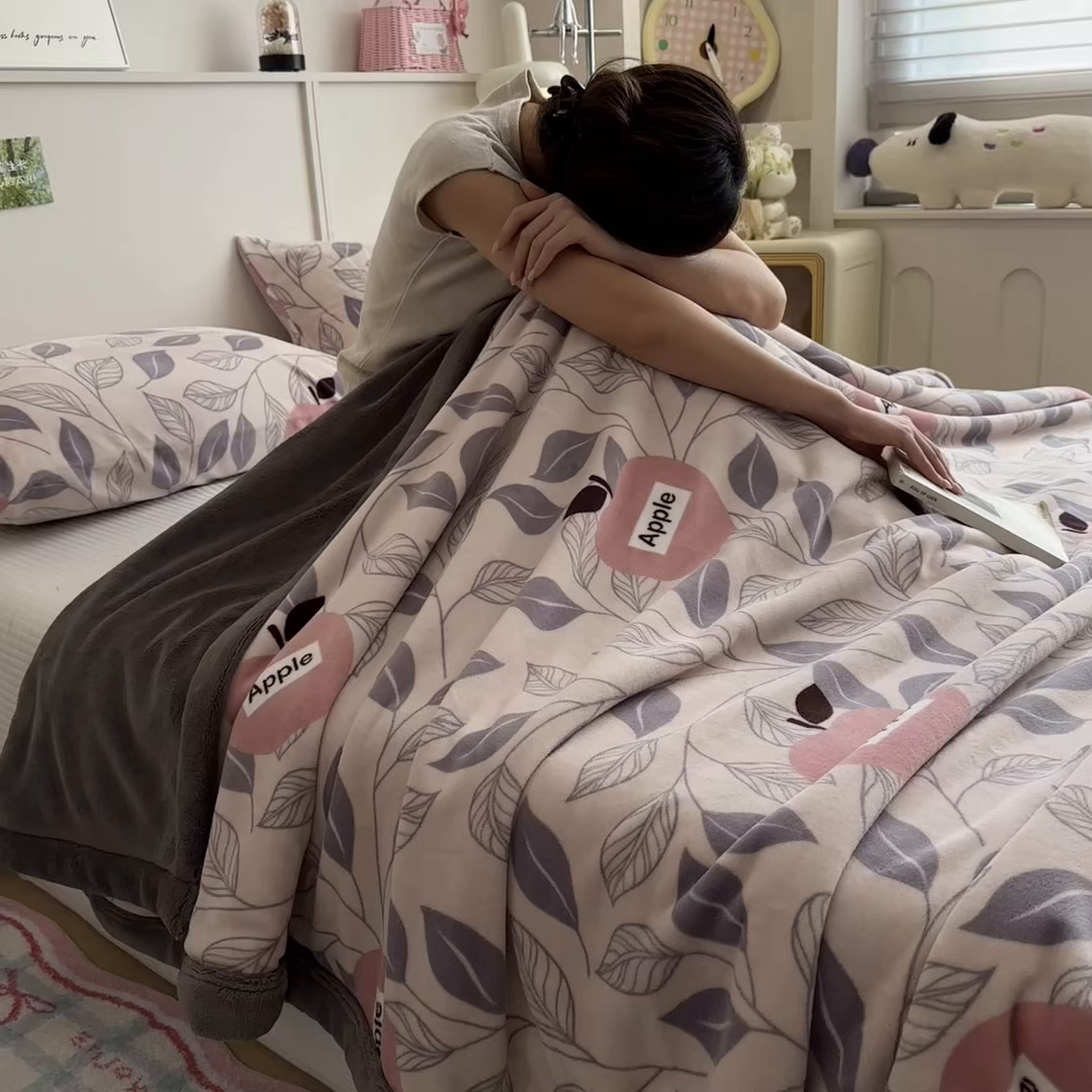 91家纺网 家纺一手货源 找家纺 慕木家纺 2025新款高克重印花牛奶绒云锦绒双层毛毯毛毯毯子（可供跨境提供买家秀） 双层毛毯-伦伯特+灰