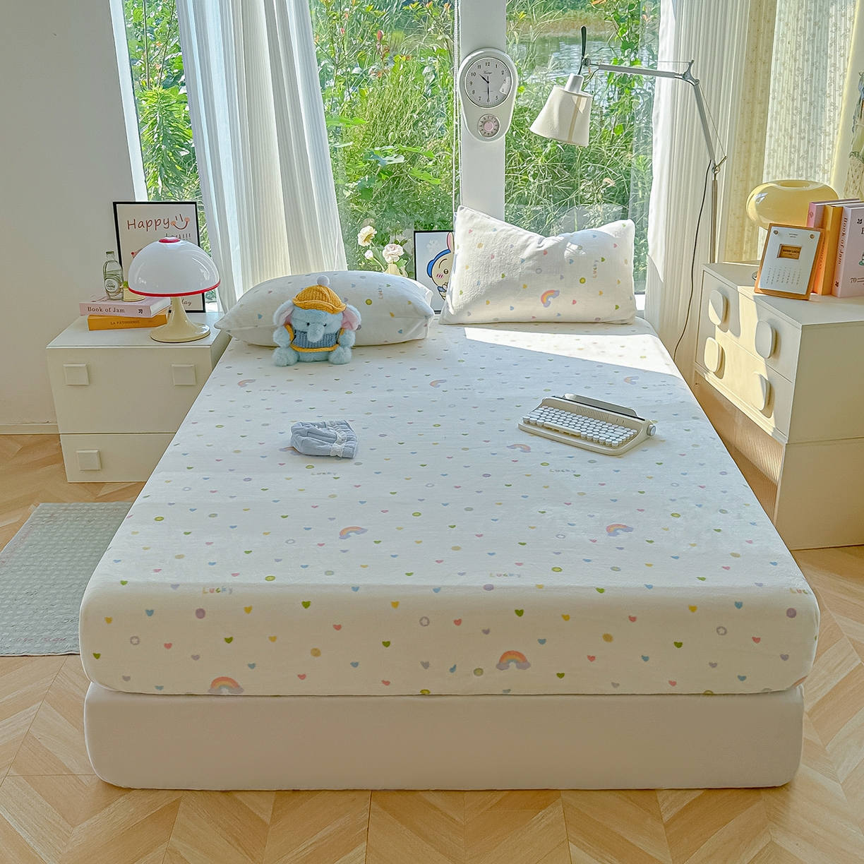 91家纺网 家纺一手货源 找家纺 沐芷 2025 加厚高克重牛奶绒床笠单件/床笠三件套  床笠款床罩床垫保护套罩 【绒】彩虹爱心