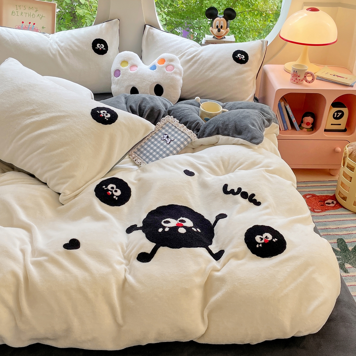 优卡迪家纺馆 2025新款牛奶绒毛巾绣四件套 下载文件包含买家秀 黑煤球-奶白