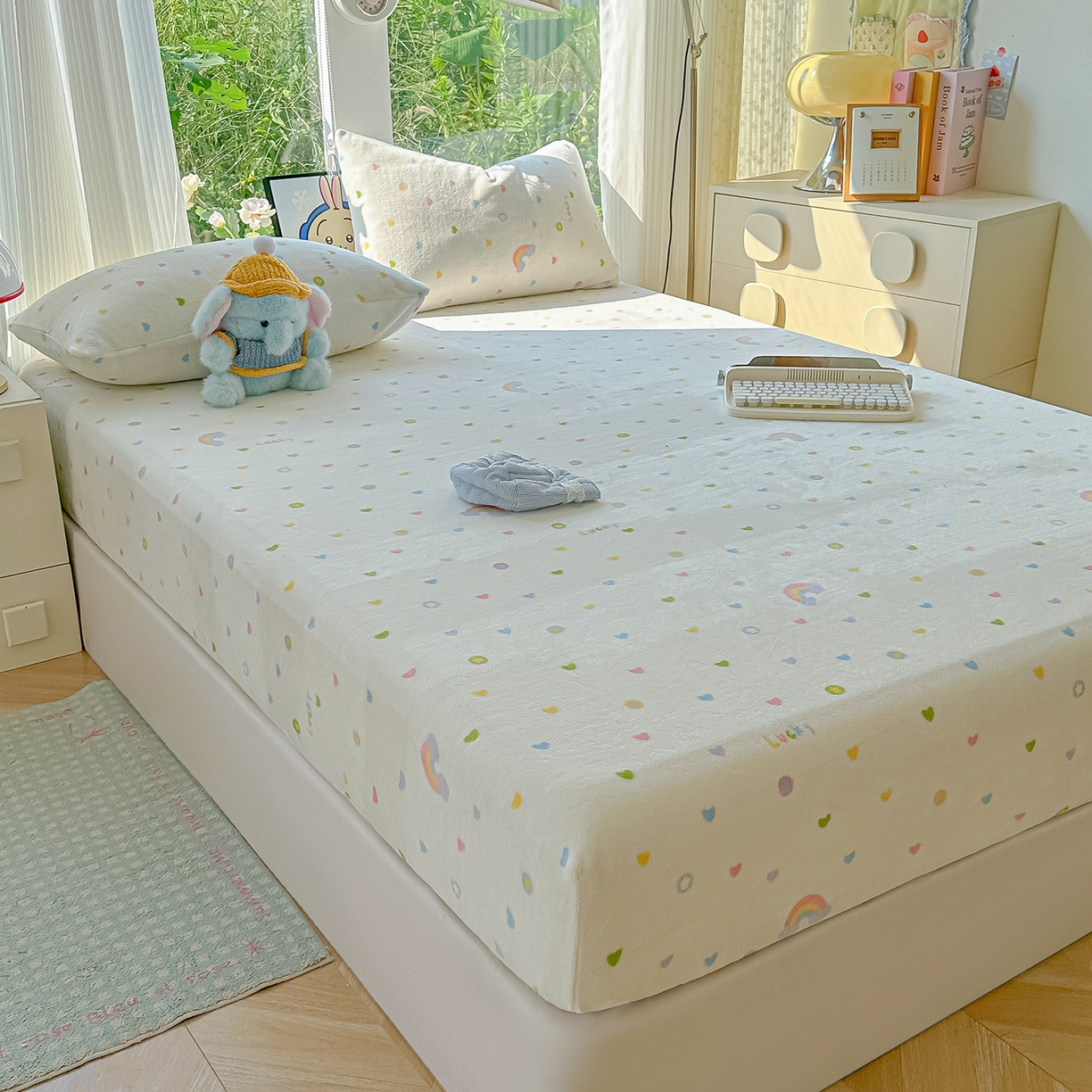 91家纺网 家纺一手货源 找家纺 沐芷 2025 加厚高克重牛奶绒床笠单件/床笠三件套  床笠款床罩床垫保护套罩 【绒】彩虹爱心