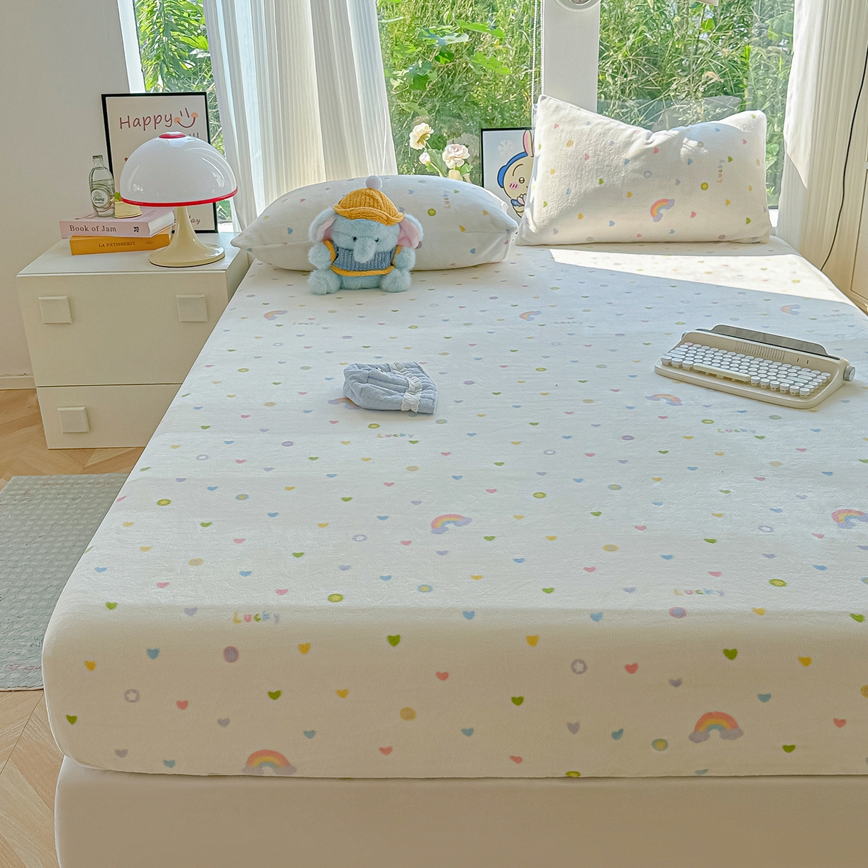 91家纺网 家纺一手货源 找家纺 沐芷 2025 加厚高克重牛奶绒床笠单件/床笠三件套  床笠款床罩床垫保护套罩 【绒】彩虹爱心