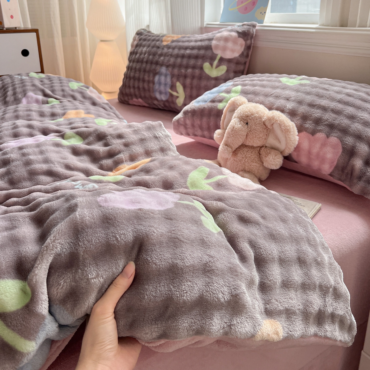 91家纺网 家纺一手货源 找家纺 典曼家纺 2025新款亲肤舒适保暖泡泡绒四件套 郁金香