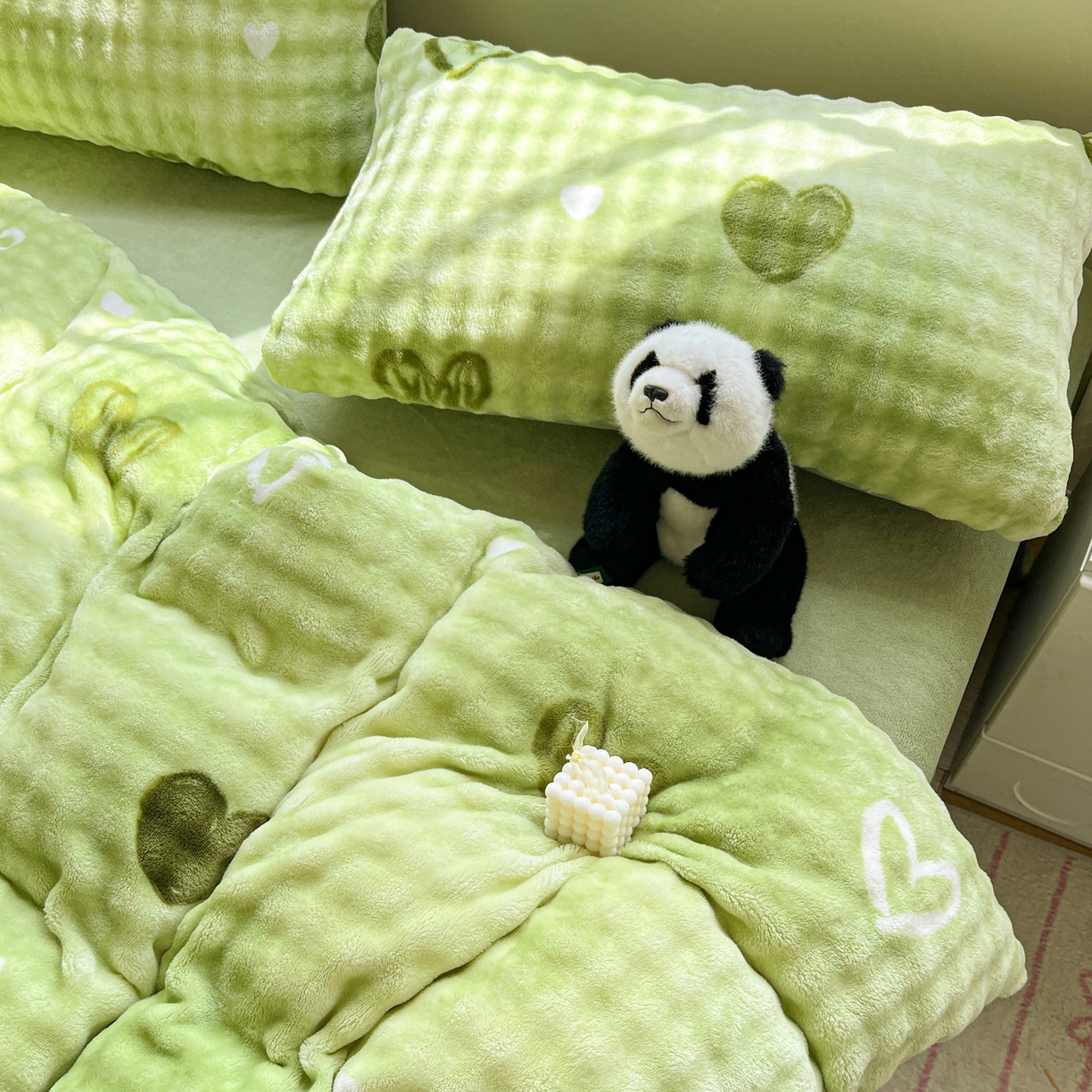 91家纺网 家纺一手货源 找家纺 典曼家纺 2025新款亲肤舒适保暖泡泡绒四件套 绿爱心