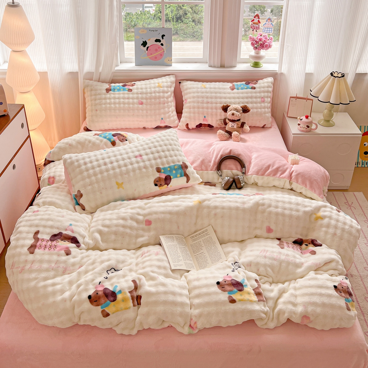 91家纺网 家纺一手货源 找家纺 典曼家纺 2025新款亲肤舒适保暖泡泡绒四件套 快乐狗仔