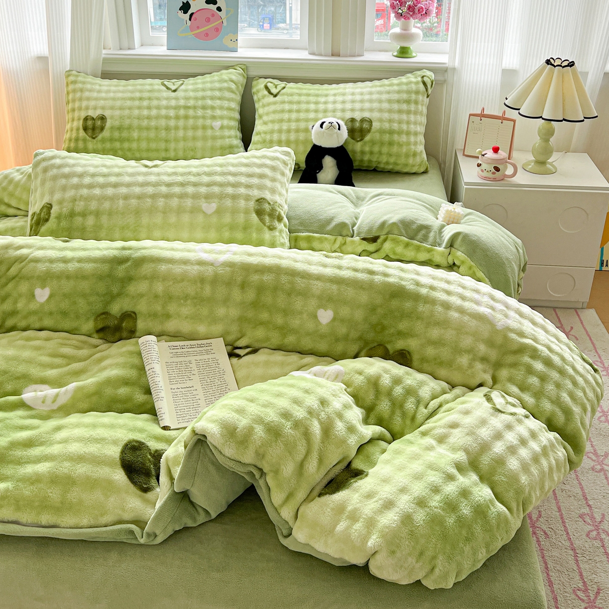 91家纺网 家纺一手货源 找家纺 典曼家纺 2025新款亲肤舒适保暖泡泡绒四件套 绿爱心