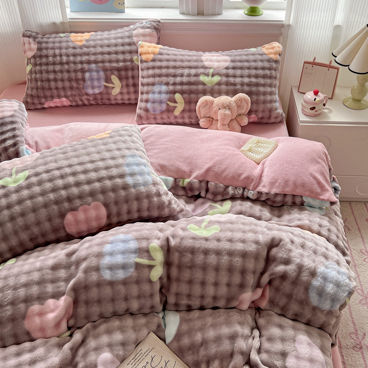 91家纺网 家纺一手货源 找家纺 典曼家纺 2025新款亲肤舒适保暖泡泡绒四件套 郁金香