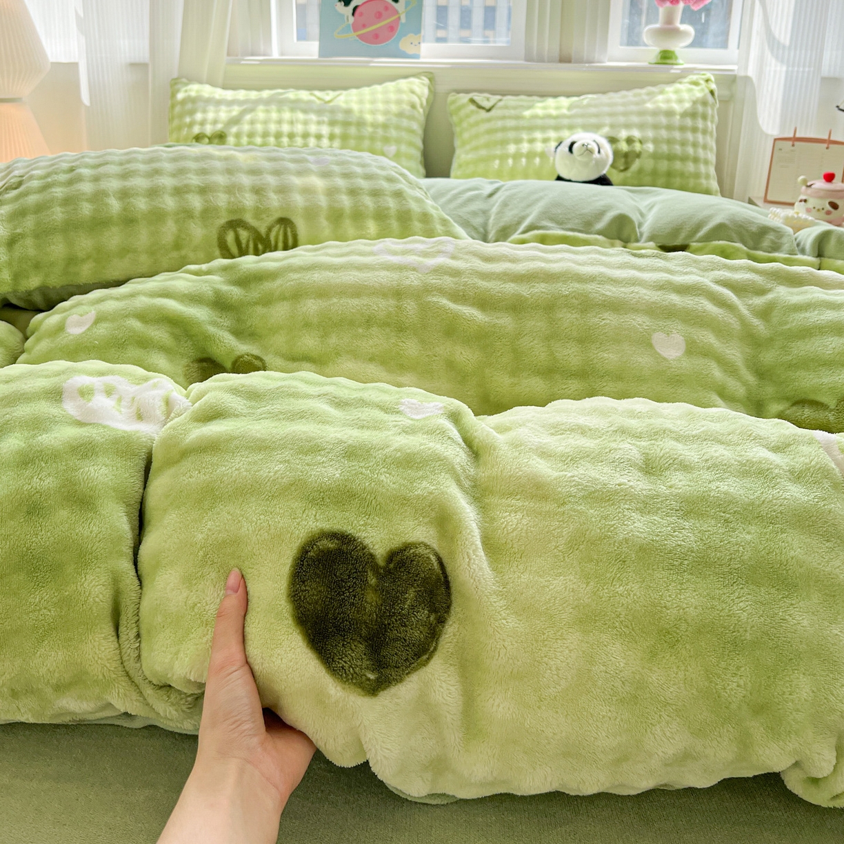 91家纺网 家纺一手货源 找家纺 典曼家纺 2025新款亲肤舒适保暖泡泡绒四件套 绿爱心