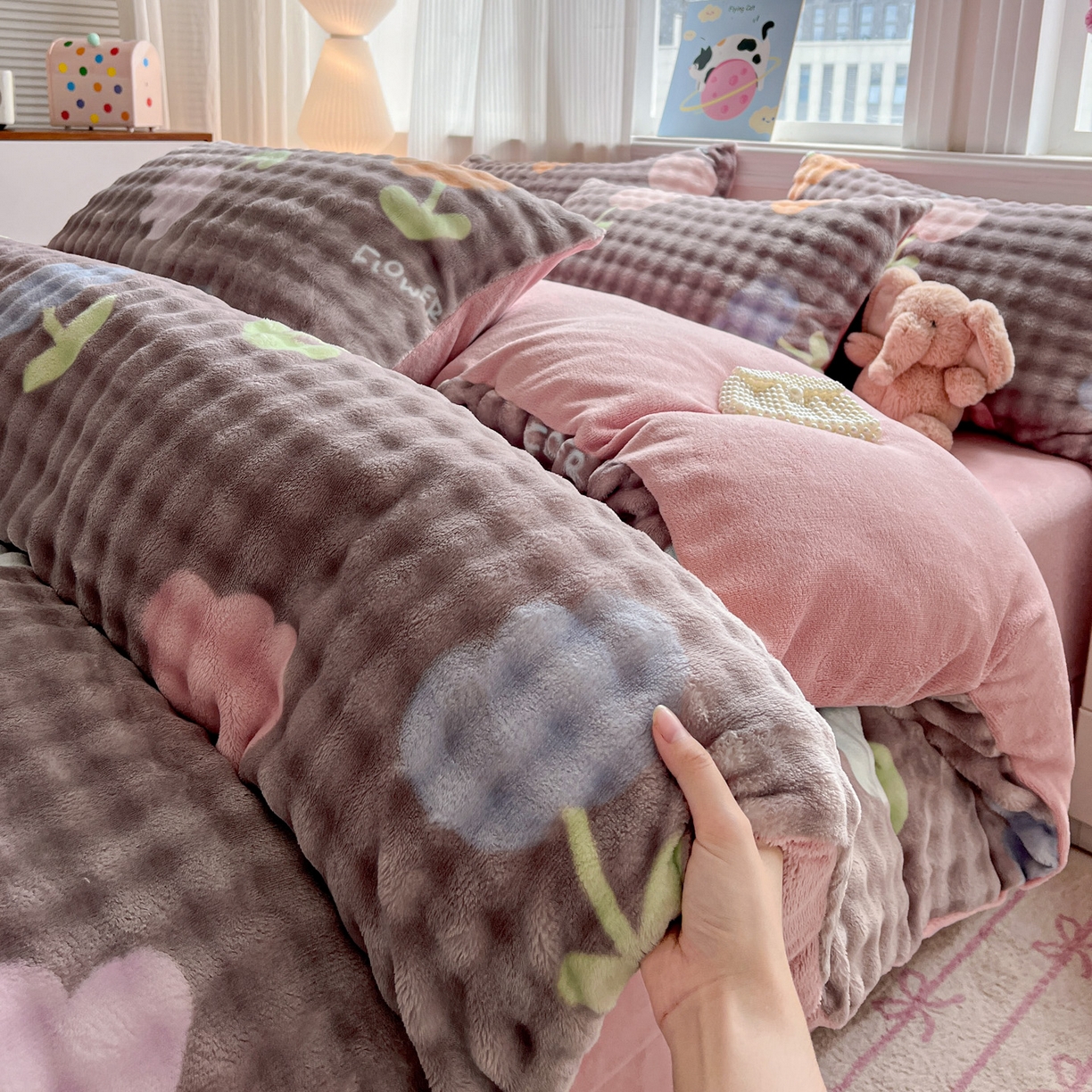 91家纺网 家纺一手货源 找家纺 典曼家纺 2025新款亲肤舒适保暖泡泡绒四件套 郁金香