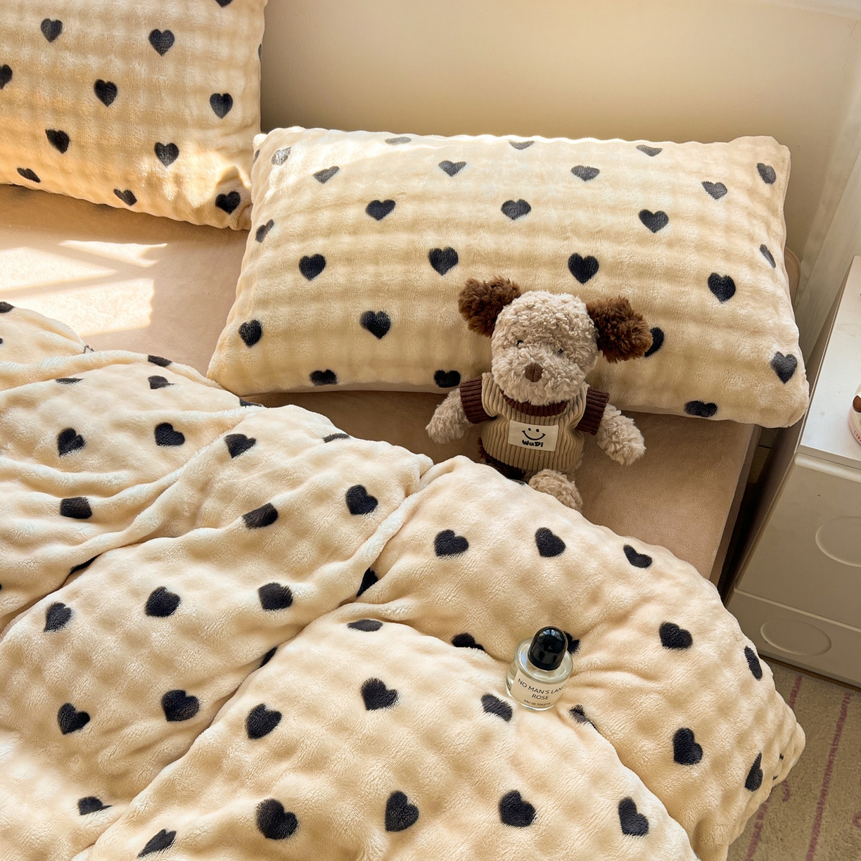 91家纺网 家纺一手货源 找家纺 典曼家纺 2025新款亲肤舒适保暖泡泡绒四件套 焦糖奶咖